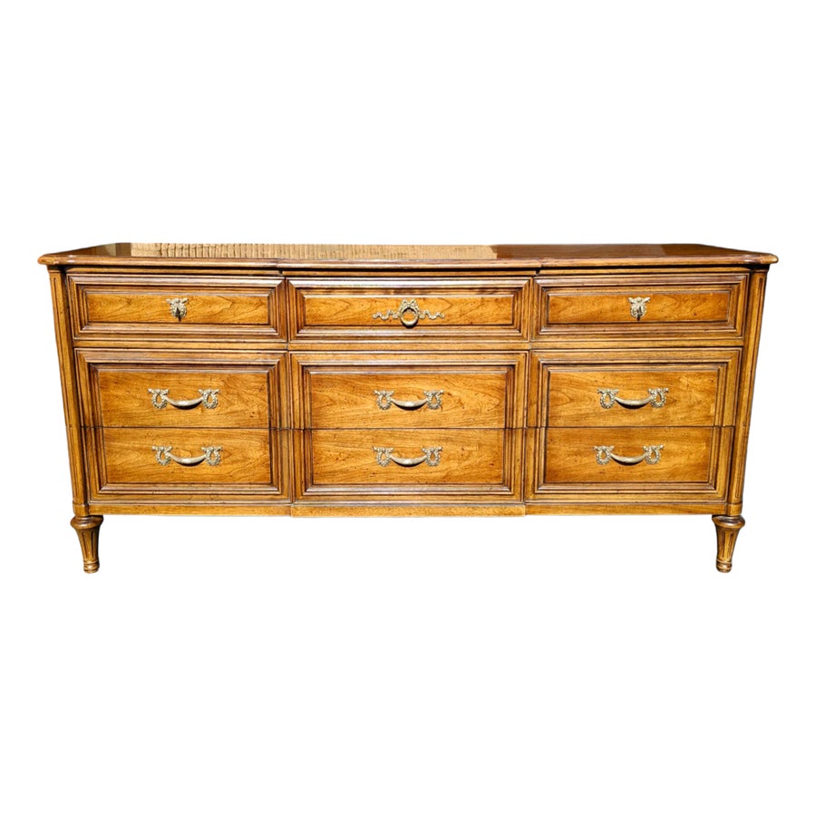 Vintage Henredon French Provincial Louis XVI Style 9-Drawer Dresser