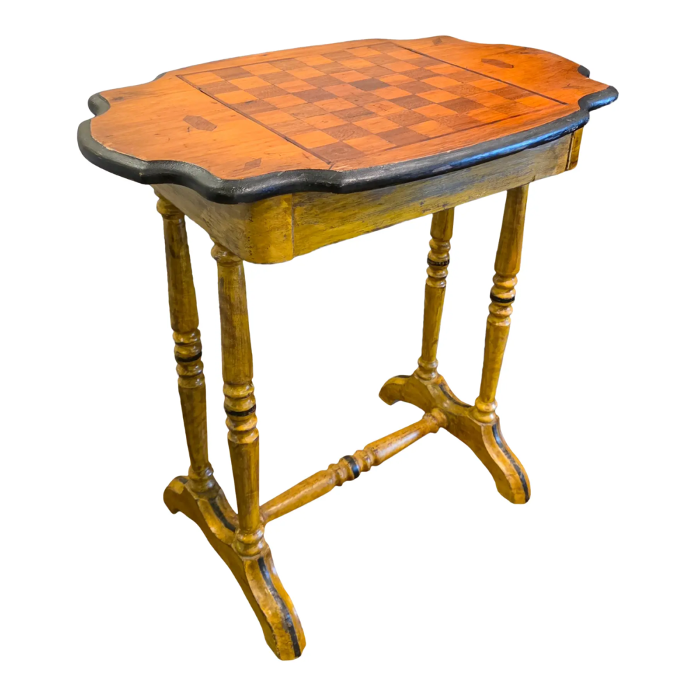 Early 19th Century English Country Style Single-Drawer Chess or Games Table