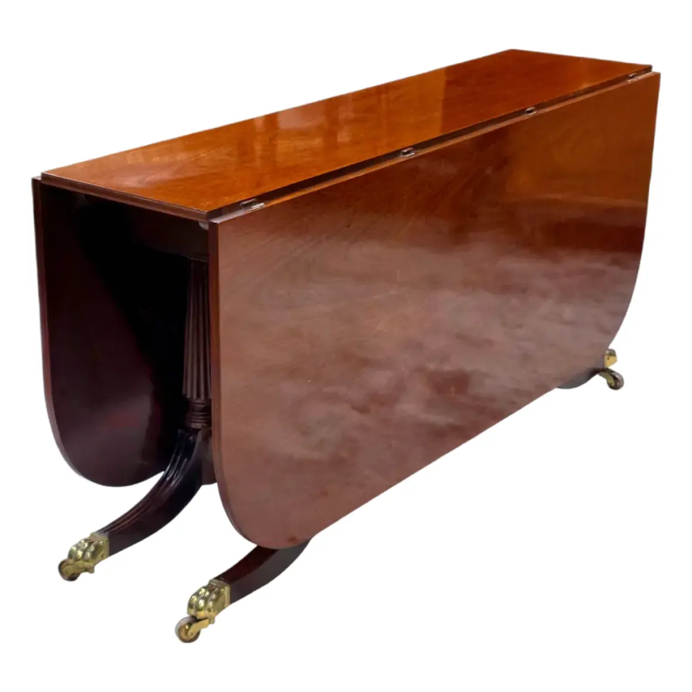 Late 20th Century Baker Furniture Williamsburg Reproduction Mahogany Drop-Leaf Dining Table